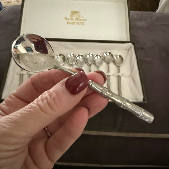 Silver Plate Spoon Set - Picture 2 of 7